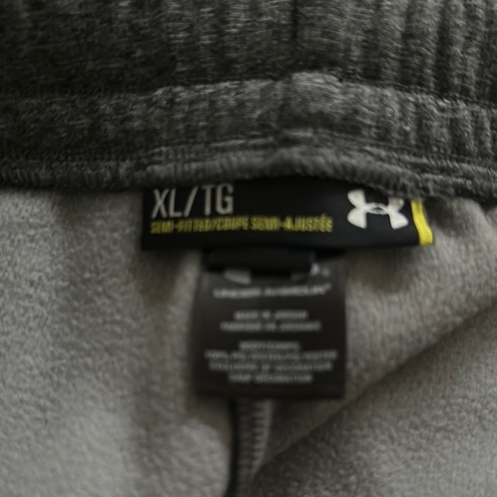 Women’s Under Armor sweatpants - Picture 3 of 3